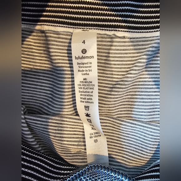 Lululemon Size 4 Ebb To Train Tight Luna Blue Black White Wash Cropped Leggings - Picture 12 of 12